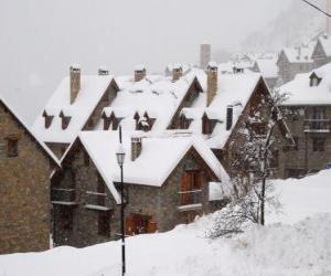 пазл Пейзаж малым снегом горную деревню